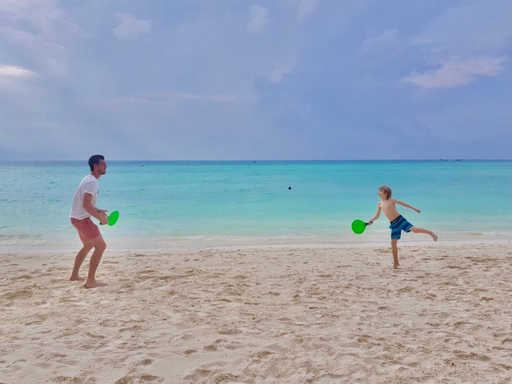 Rajski tenis na Malediwach - treningi i relaks